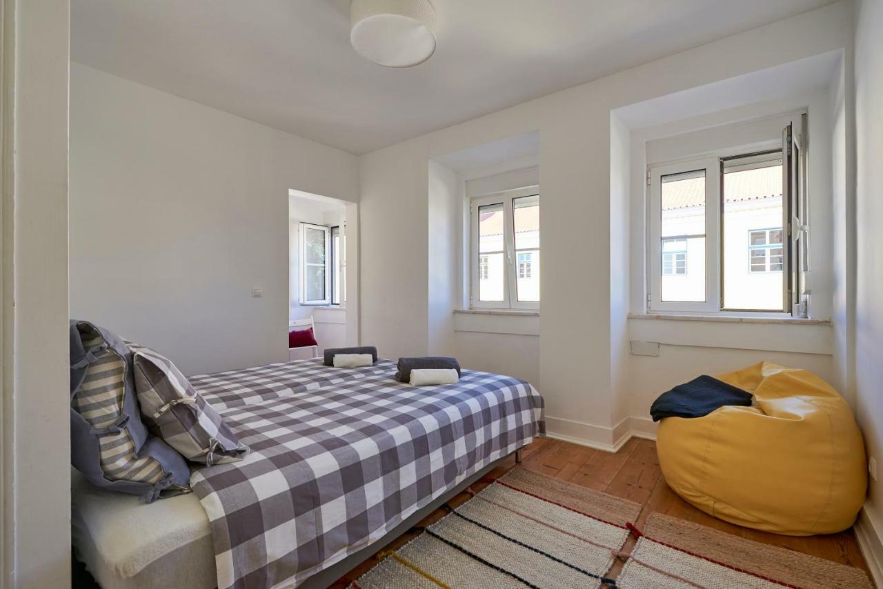 Charming Apartment Em Belem-Books And Canvas Лиссабон Экстерьер фото